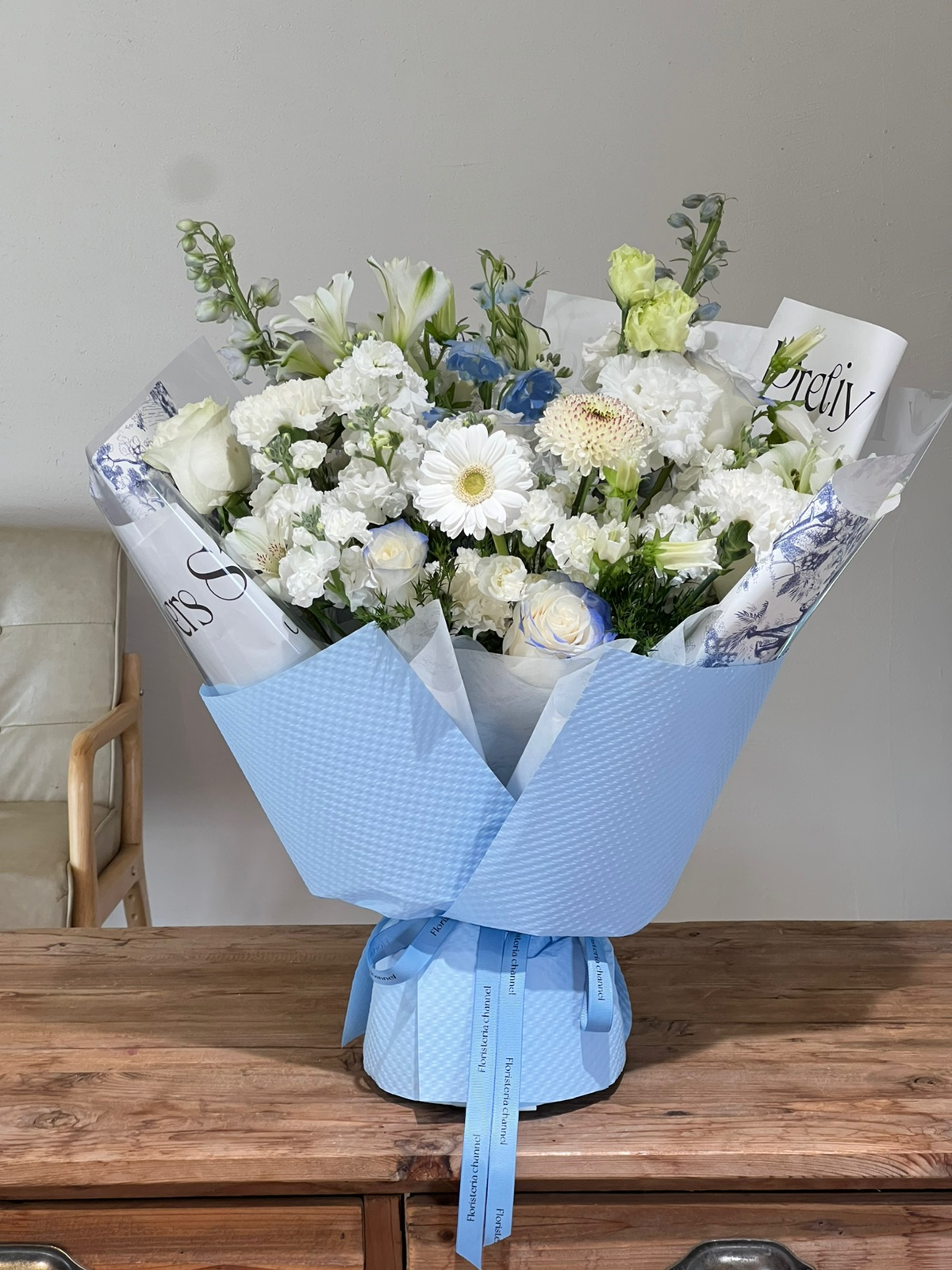 MIX WHITE AND BLUE