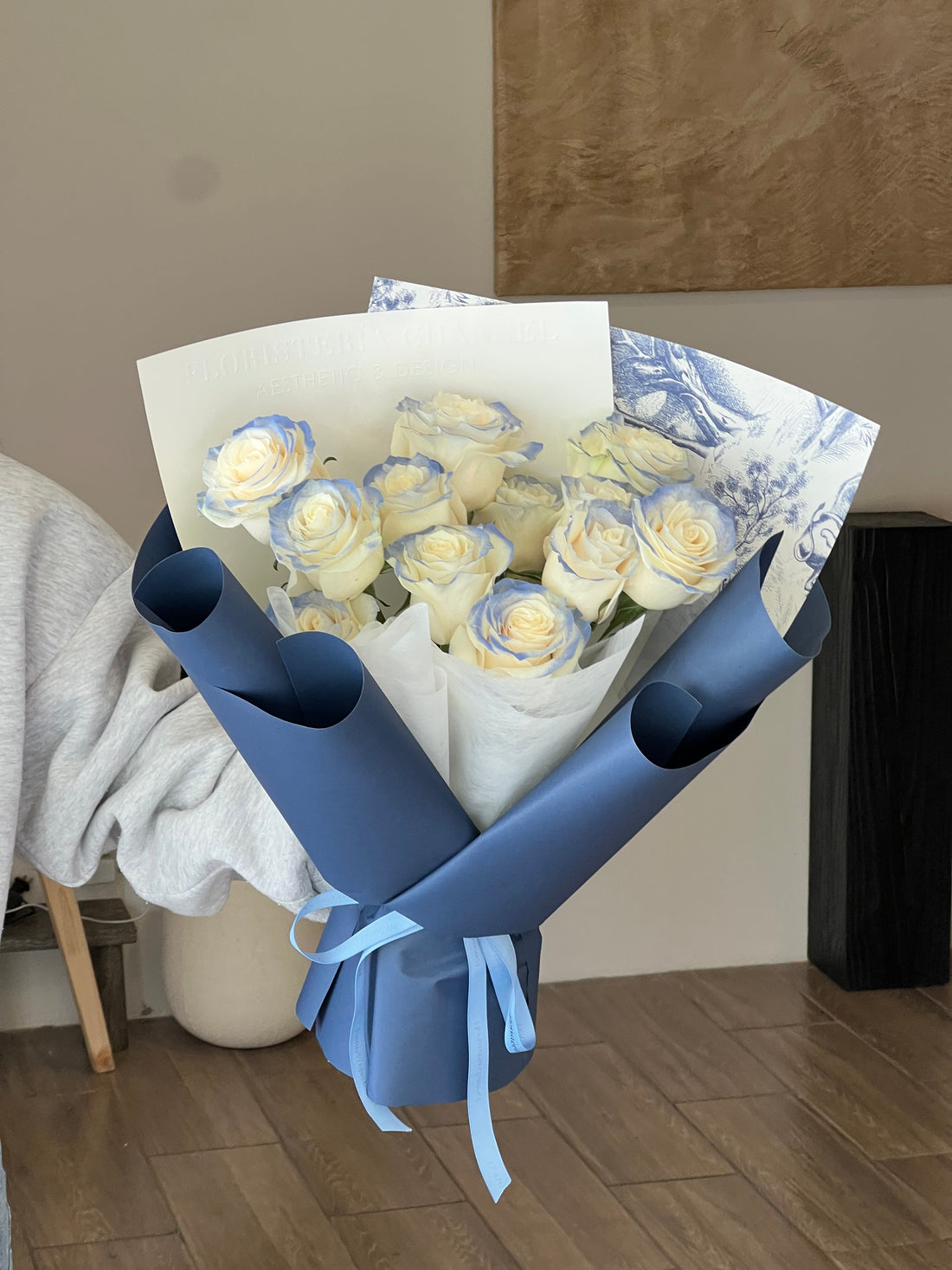 Ramo rosas matizadas azul
