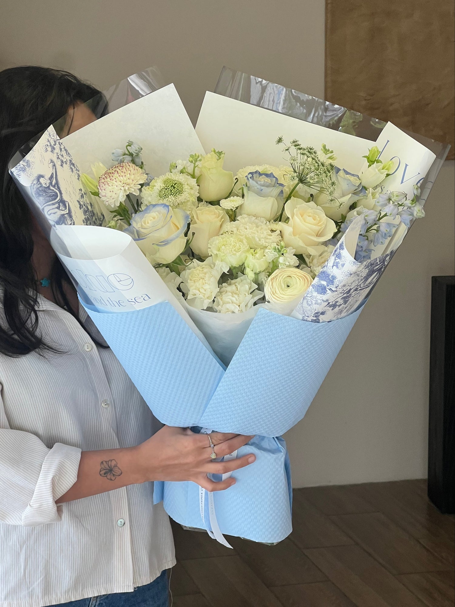 MIX WHITE AND BLUE