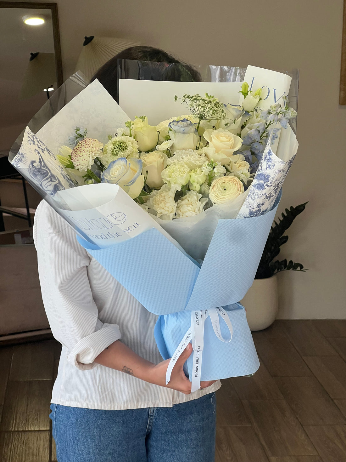 MIX WHITE AND BLUE