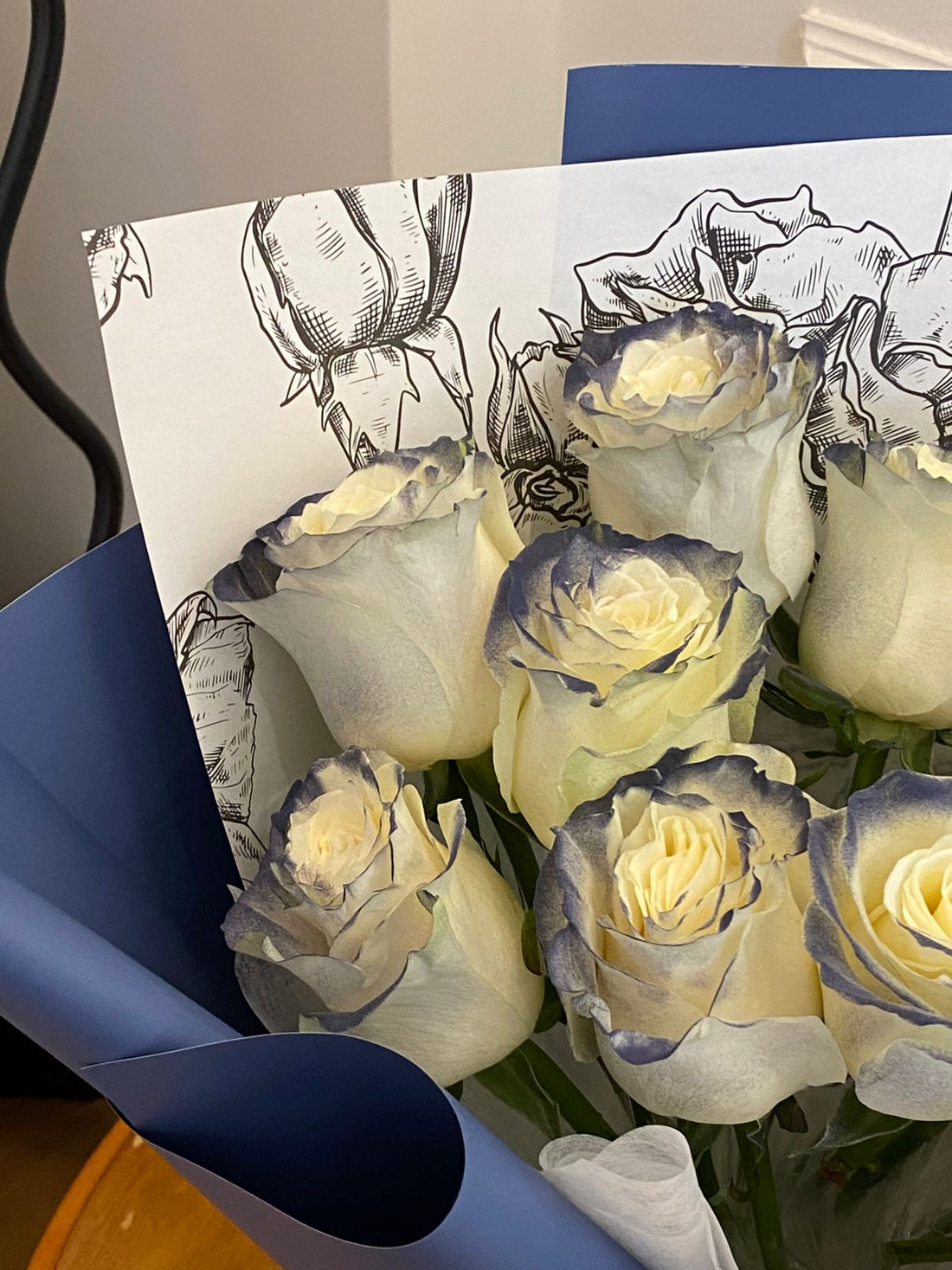 Ramo rosas matizadas azul