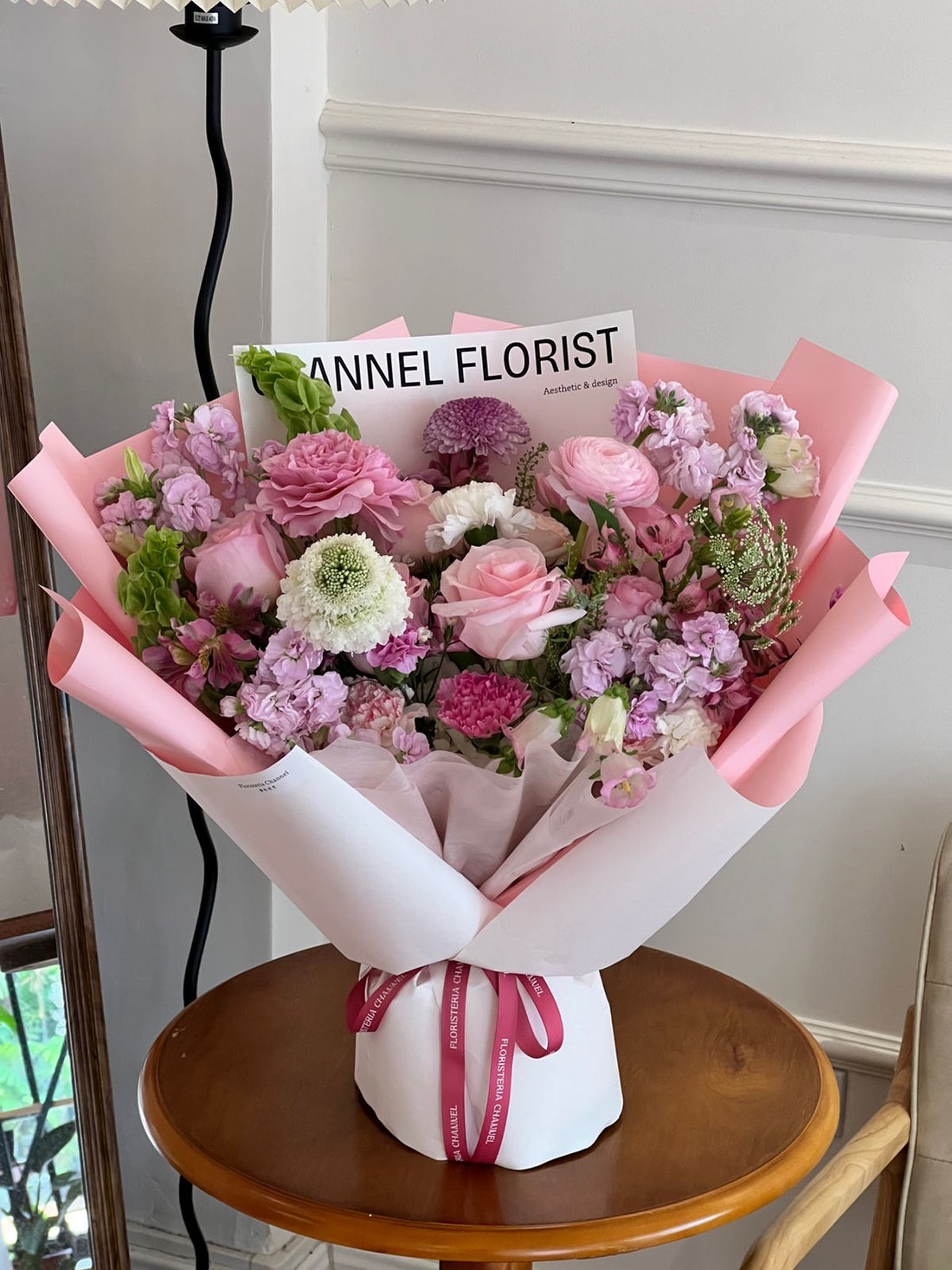Mix flowers con envoltura rosada