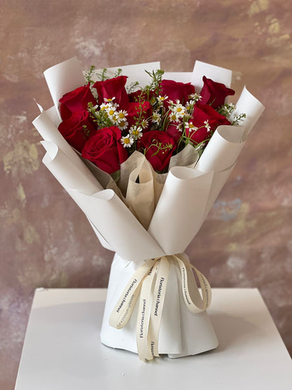 Ramo 11 rosas con matricaria