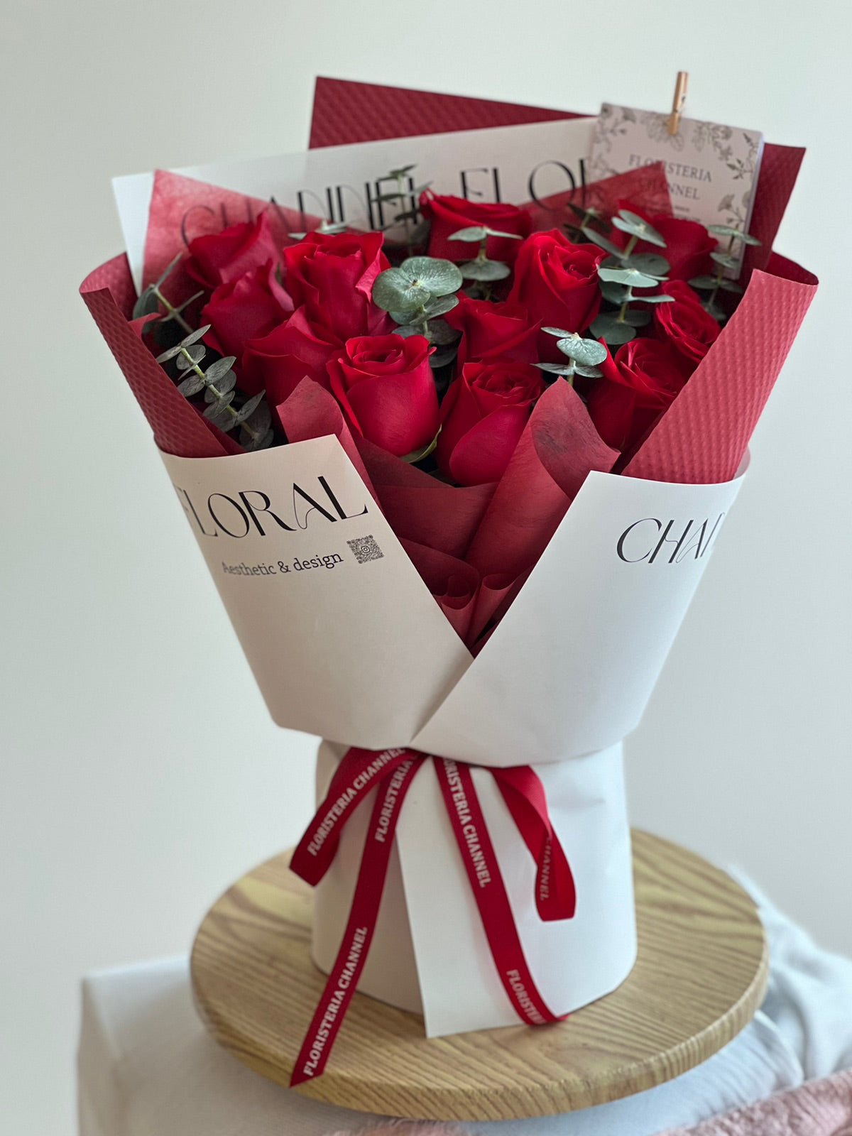 Ramo 15 rosas con eucalipto