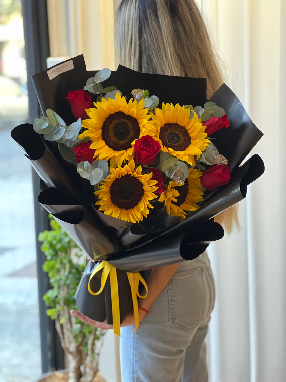 Ramo M girasoles y rosas